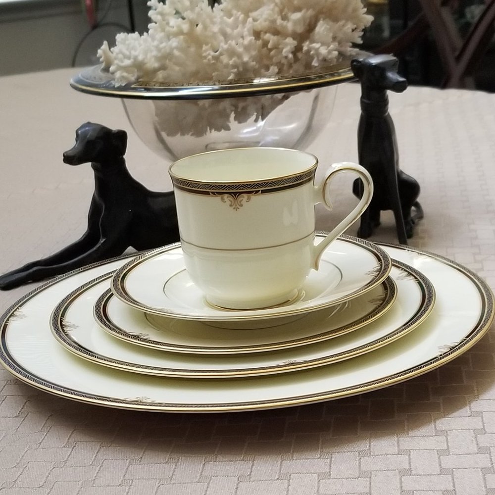 Noritake Lady Quentin 5 Piece Place Setting****EXCELLENT CONDITION****